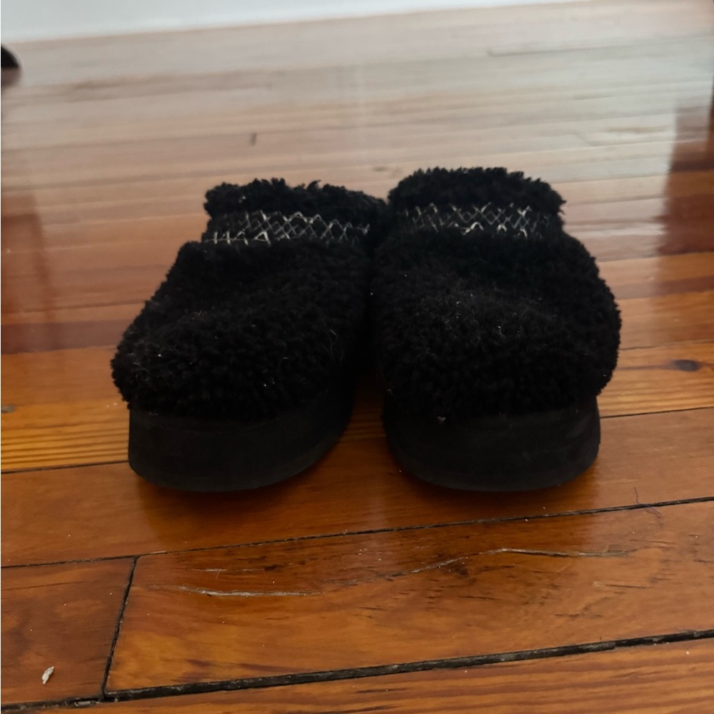 Ugg Tasman Sherpa slippers. Size 7